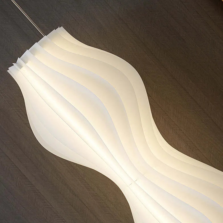 Staande vloerlamp woonkamer witte golvende vorm