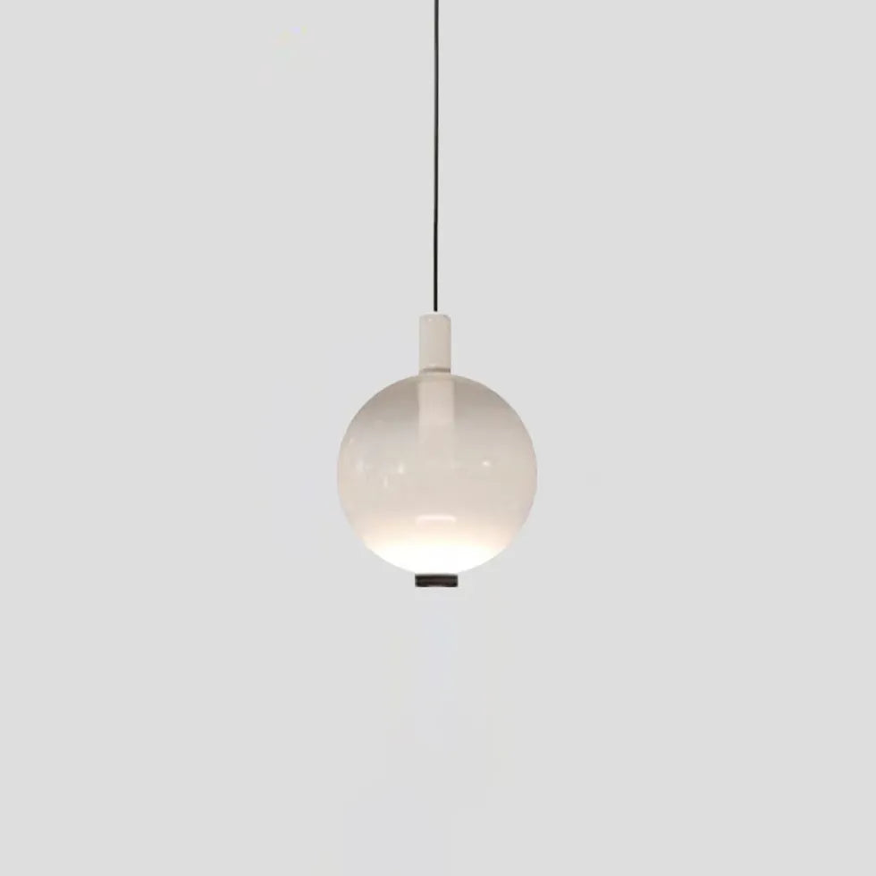 Glas in lood hanglamp met warm licht slaapkamer