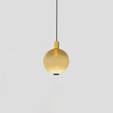 Glas in lood hanglamp met warm licht slaapkamer