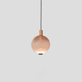 Glas in lood hanglamp met warm licht slaapkamer