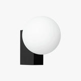 Wandlamp met glazen kap in moderne witte stijl