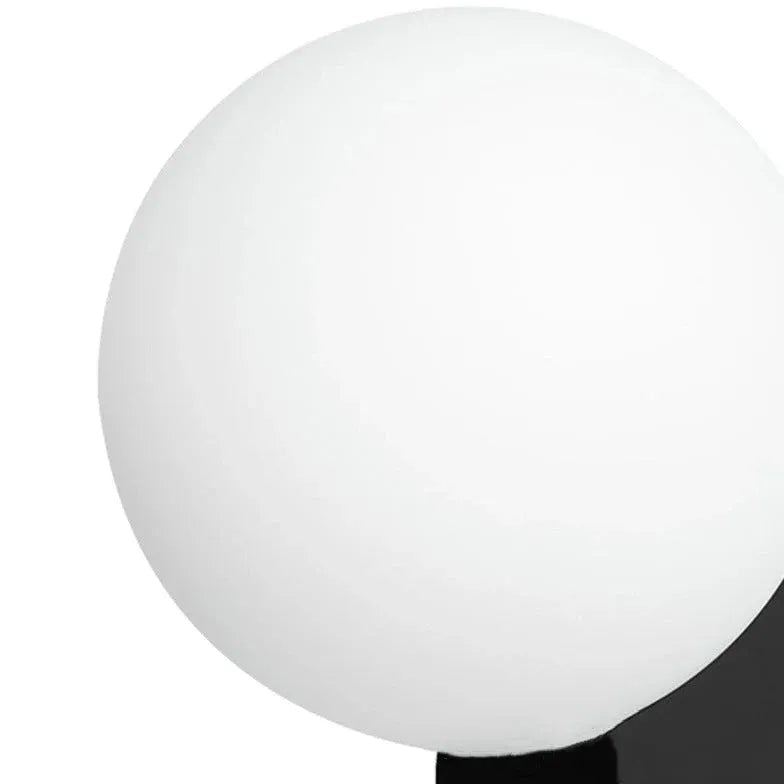 Wandlamp met glazen kap in moderne witte stijl