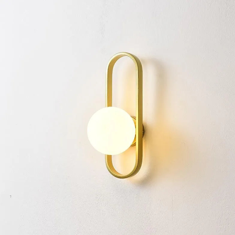 Wandlamp met gouden ovalen frame slaapkamer