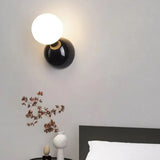Wandlamp slaapkamer zwart met bolvormige LED verlichting