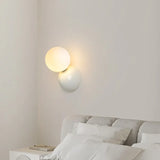 Wandlamp slaapkamer zwart met bolvormige LED verlichting