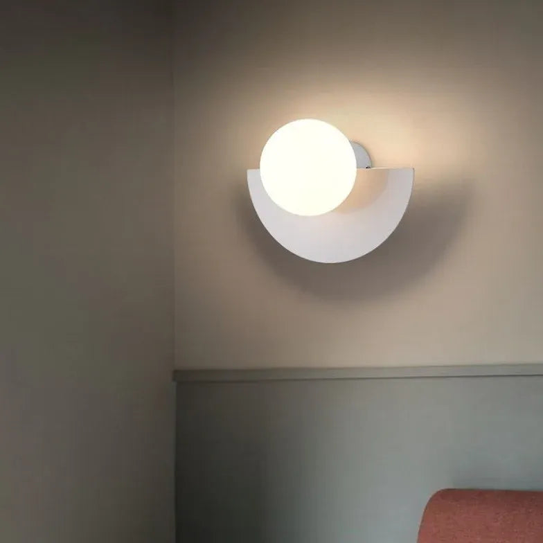 Zwarte wandlamp slaapkamer met moderne halve cirkel