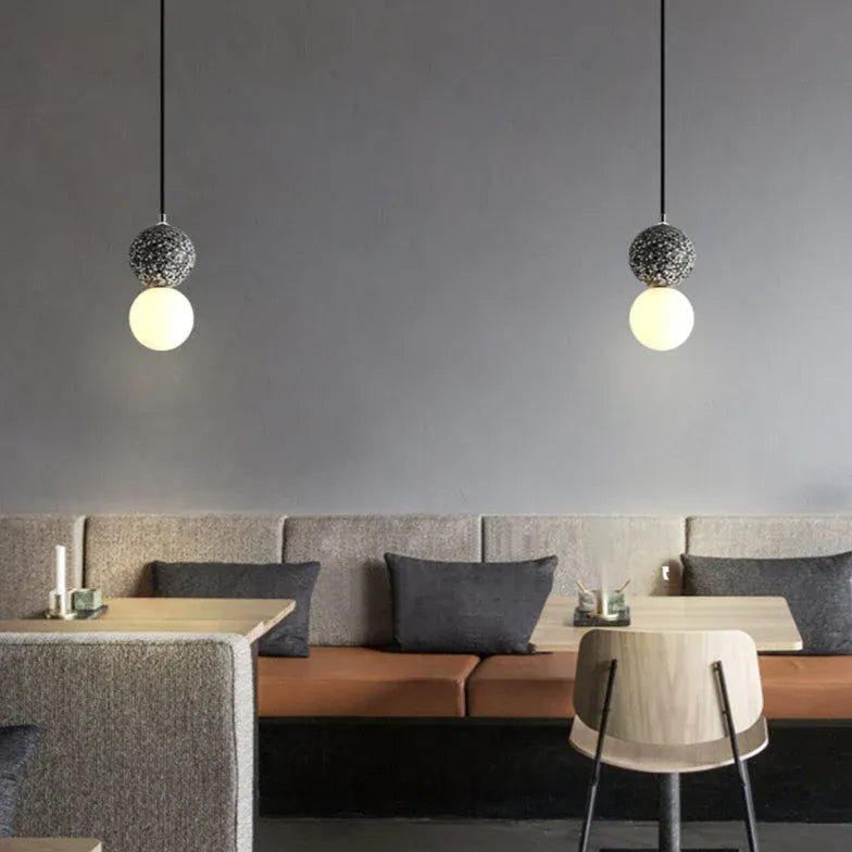 Bollamp hanglamp van steen slaapkamer