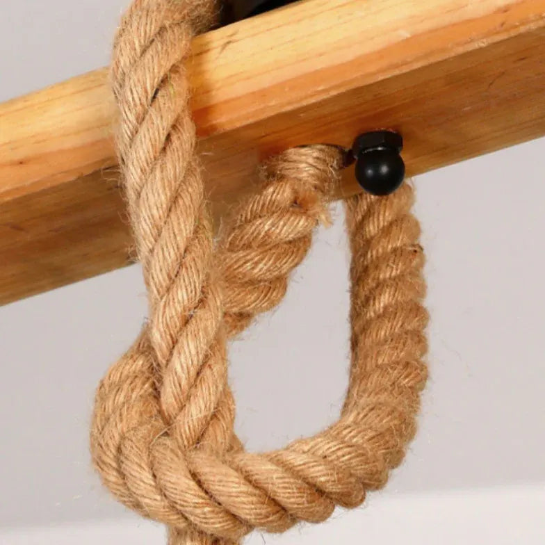 Industriele kroonluchter zwart met ijzeren ringen en jute touw